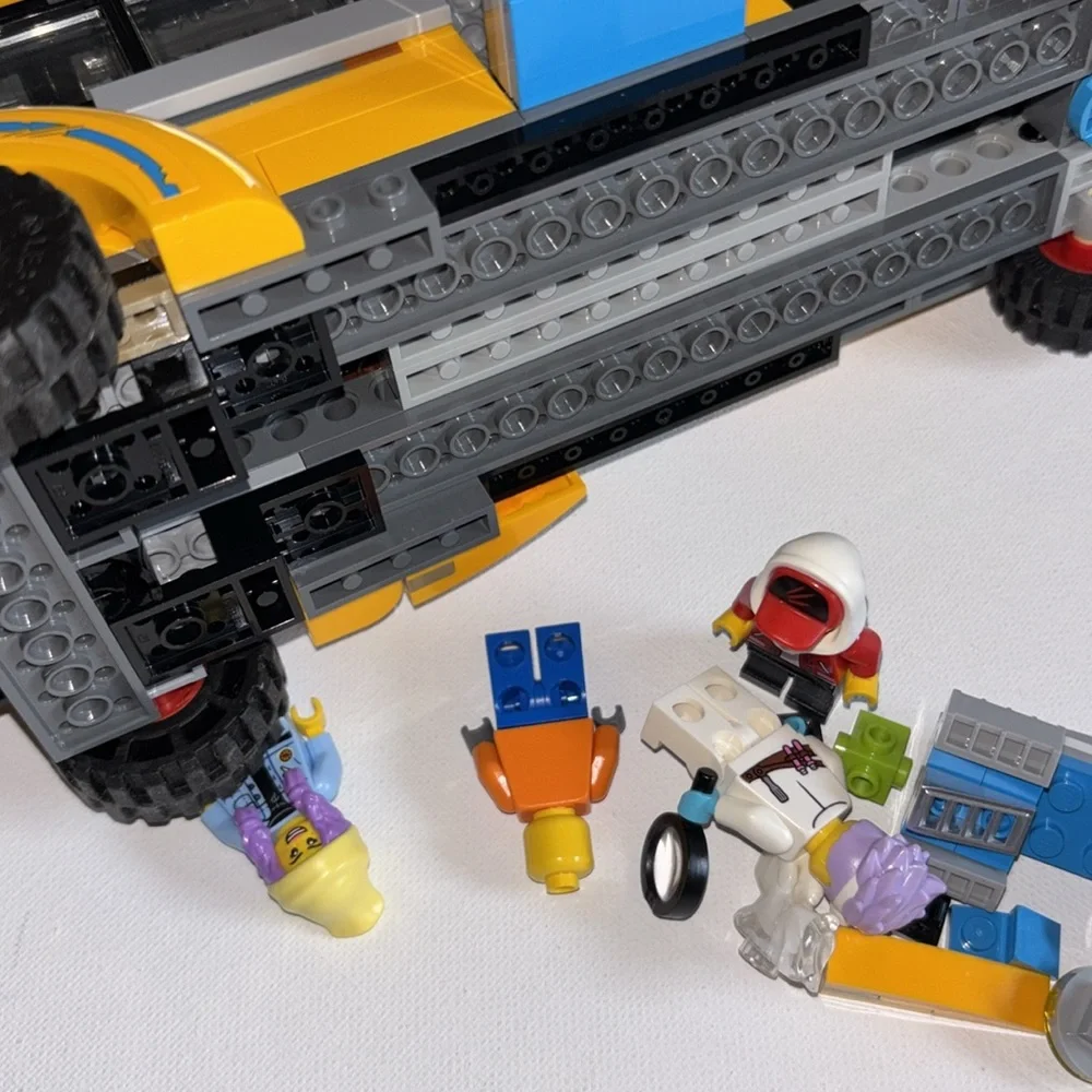 LEGO Hidden Side Paranormal Intercept Bus 3000 70423 Augmented Reality (AR)